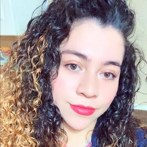 Meet your Posher, Alicia